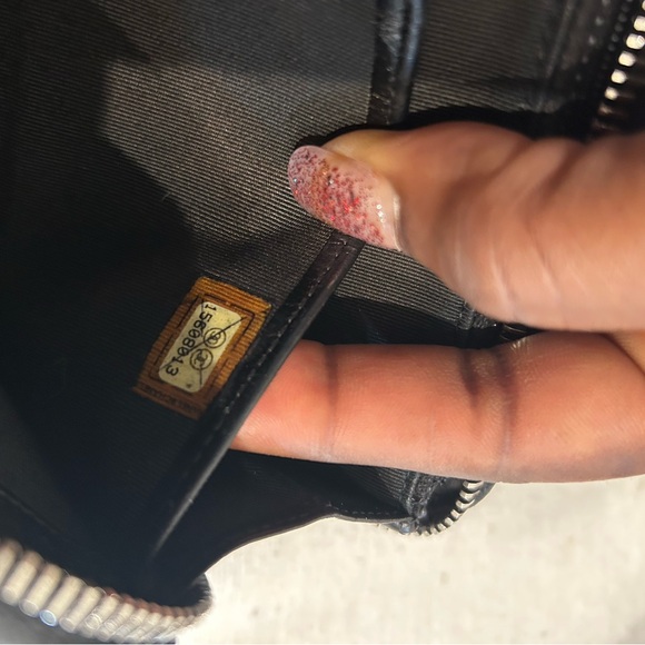 CHANEL LONG ZIP WALLET CC LOGO CAVIAR SKIN WITH CERTIFICATE OF AUTHENTICITY - Picture 13 of 14